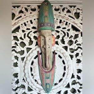 Vintage Unique colorful hand carved wood tribal mask excellent condition